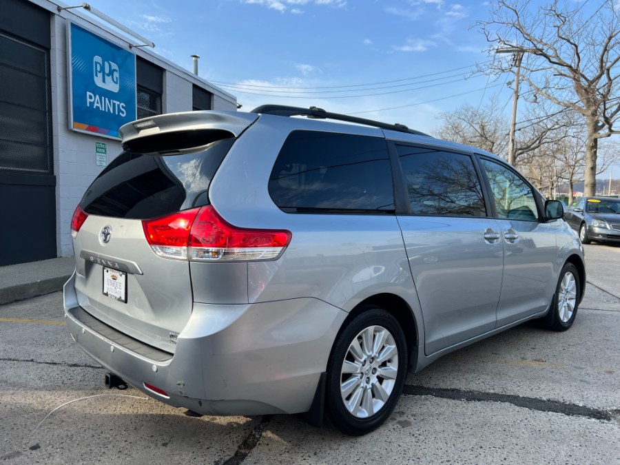 2014 Toyota Sienna XLE 7-Passenger photo