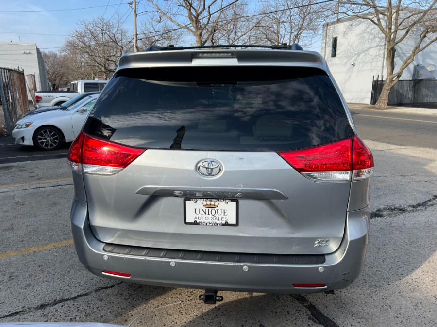 2014 Toyota Sienna XLE 7-Passenger photo