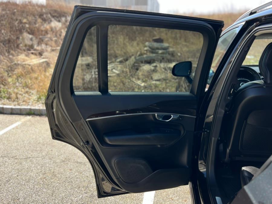 2019 Volvo XC90 T6 AWD Momentum photo