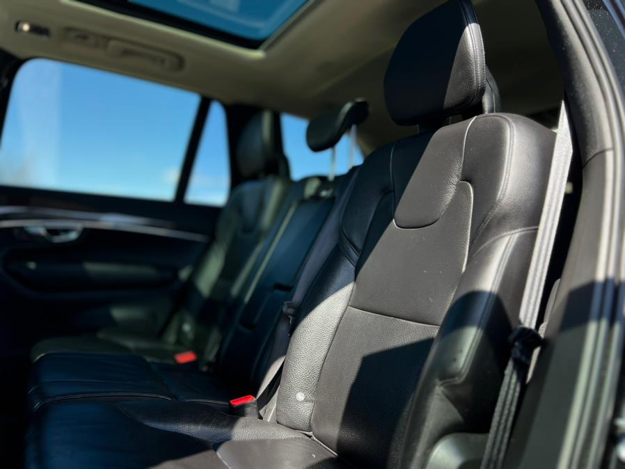 2019 Volvo XC90 T6 AWD Momentum photo