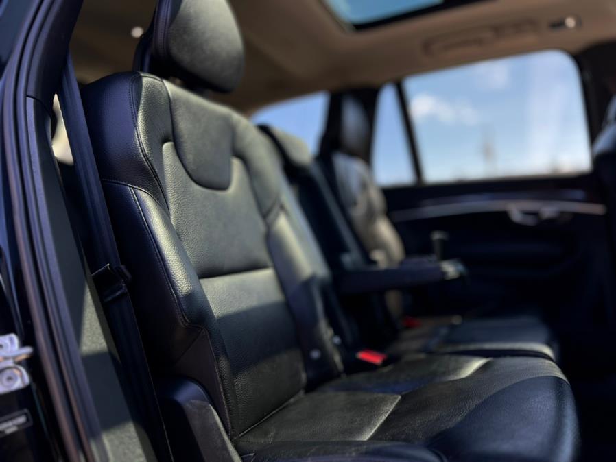 2019 Volvo XC90 T6 AWD Momentum photo