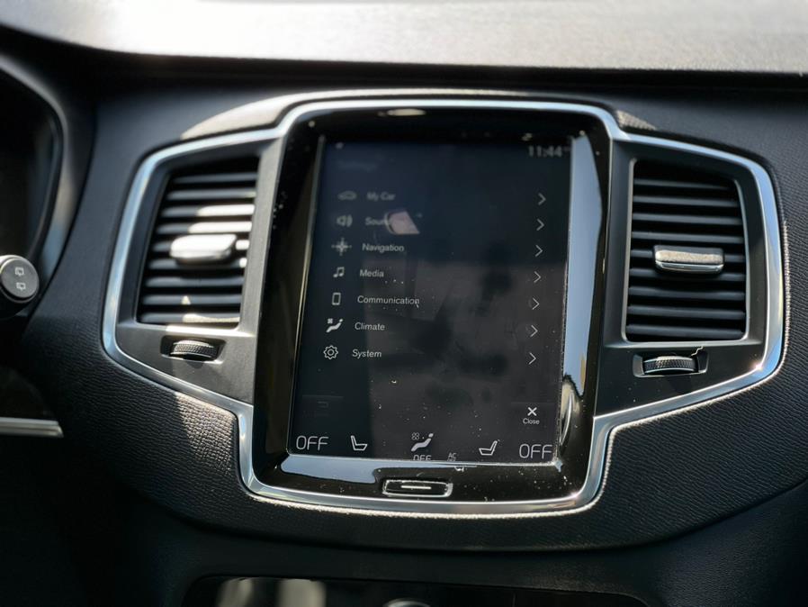 2019 Volvo XC90 T6 AWD Momentum photo