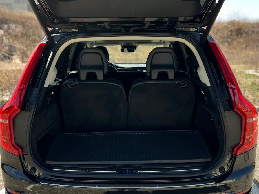 2019 Volvo XC90 T6 AWD Momentum photo