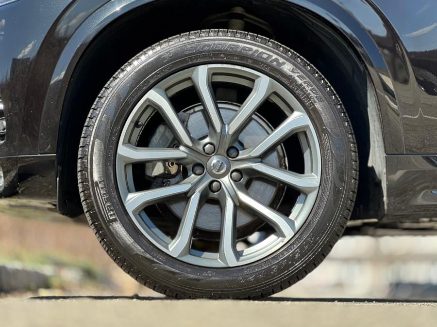 2019 Volvo XC90 T6 AWD Momentum photo