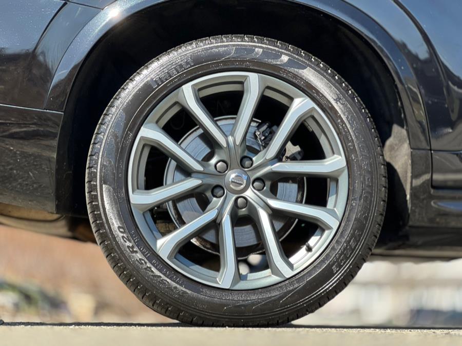2019 Volvo XC90 T6 AWD Momentum photo
