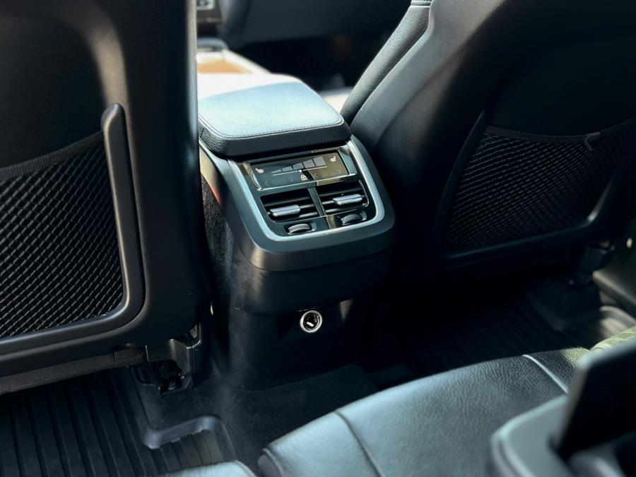 2019 Volvo XC90 T6 AWD Momentum photo