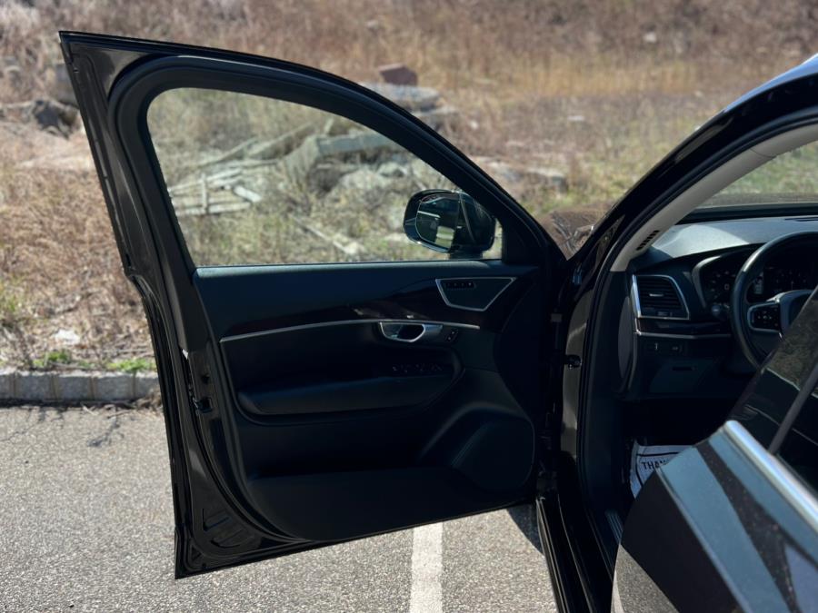 2019 Volvo XC90 T6 AWD Momentum photo
