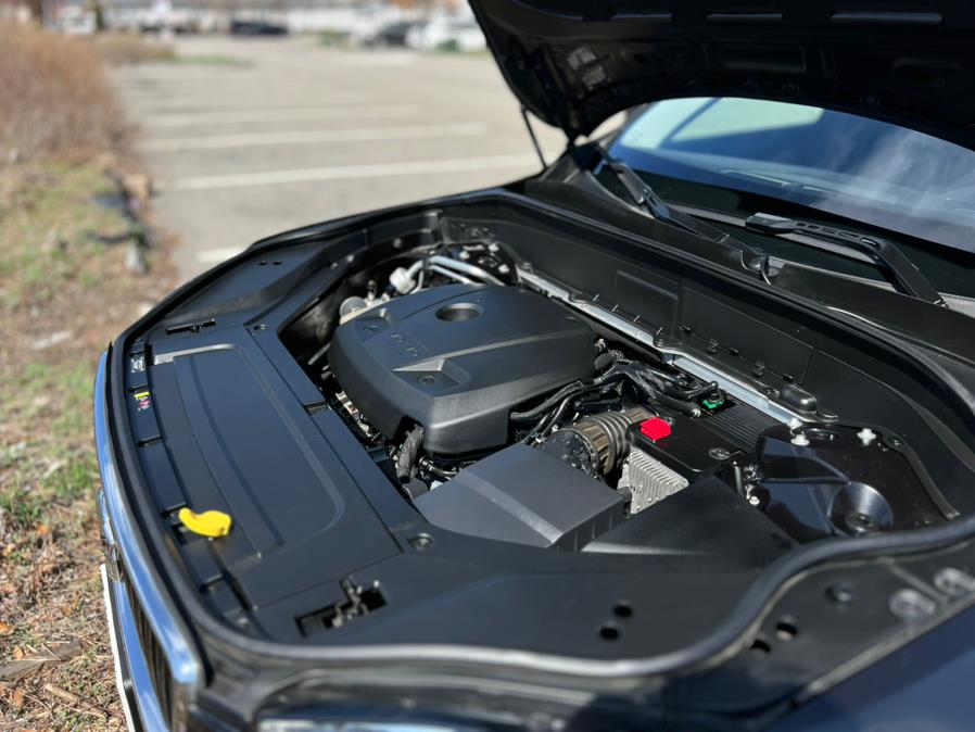 2019 Volvo XC90 T6 AWD Momentum photo