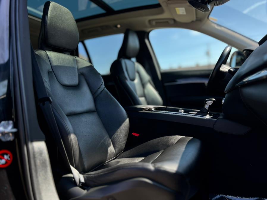 2019 Volvo XC90 T6 AWD Momentum photo