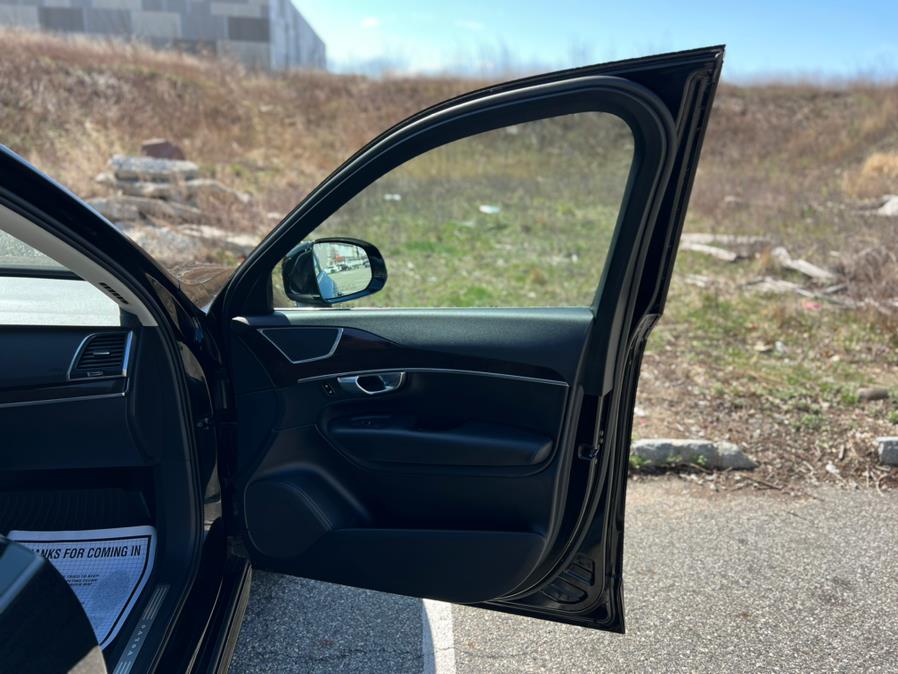 2019 Volvo XC90 T6 AWD Momentum photo