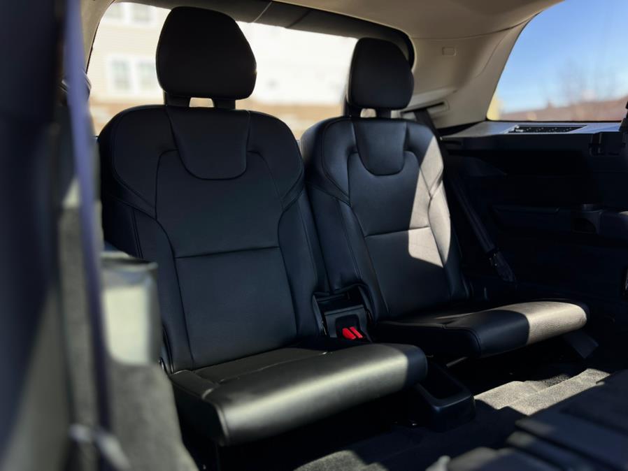 2019 Volvo XC90 T6 AWD Momentum photo