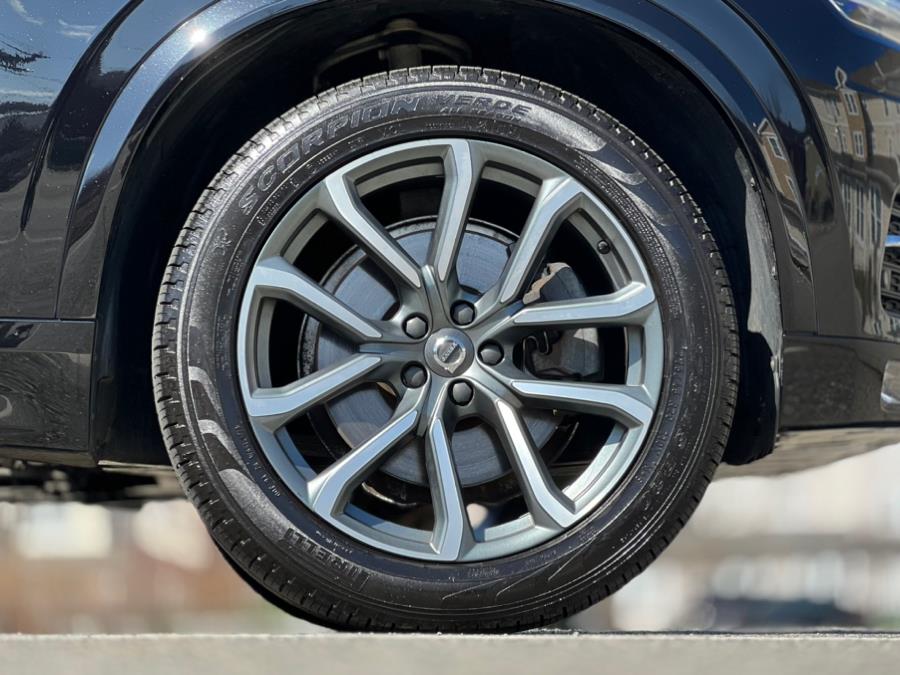 2019 Volvo XC90 T6 AWD Momentum photo