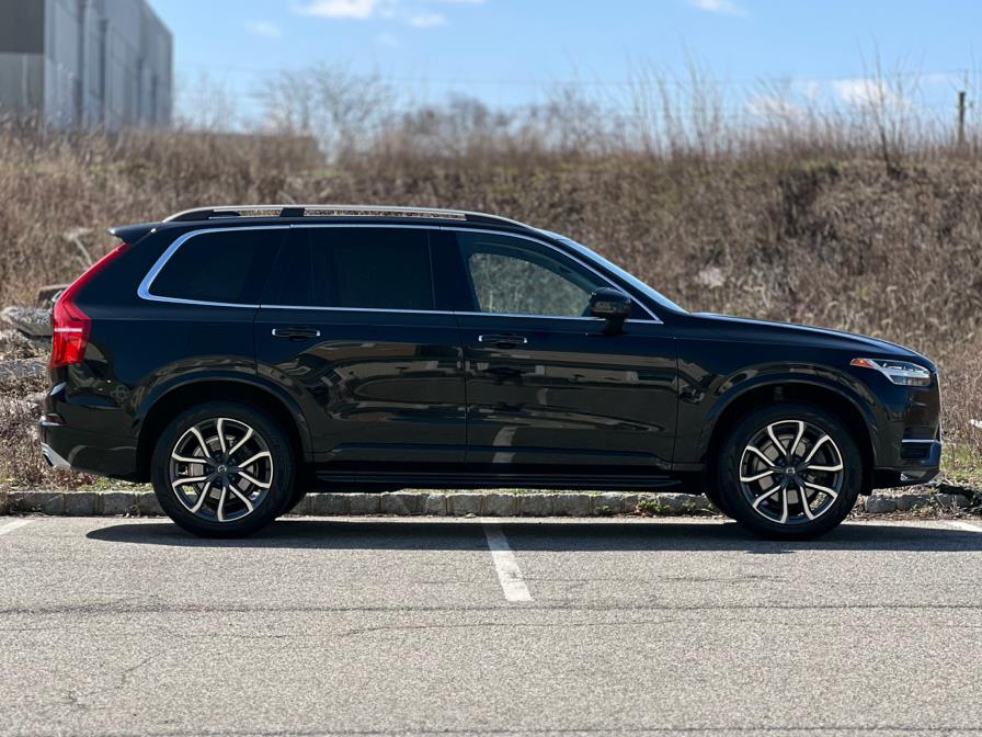 2019 Volvo XC90 T6 AWD Momentum photo