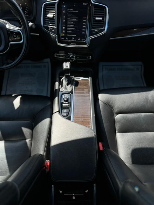 2019 Volvo XC90 T6 AWD Momentum photo