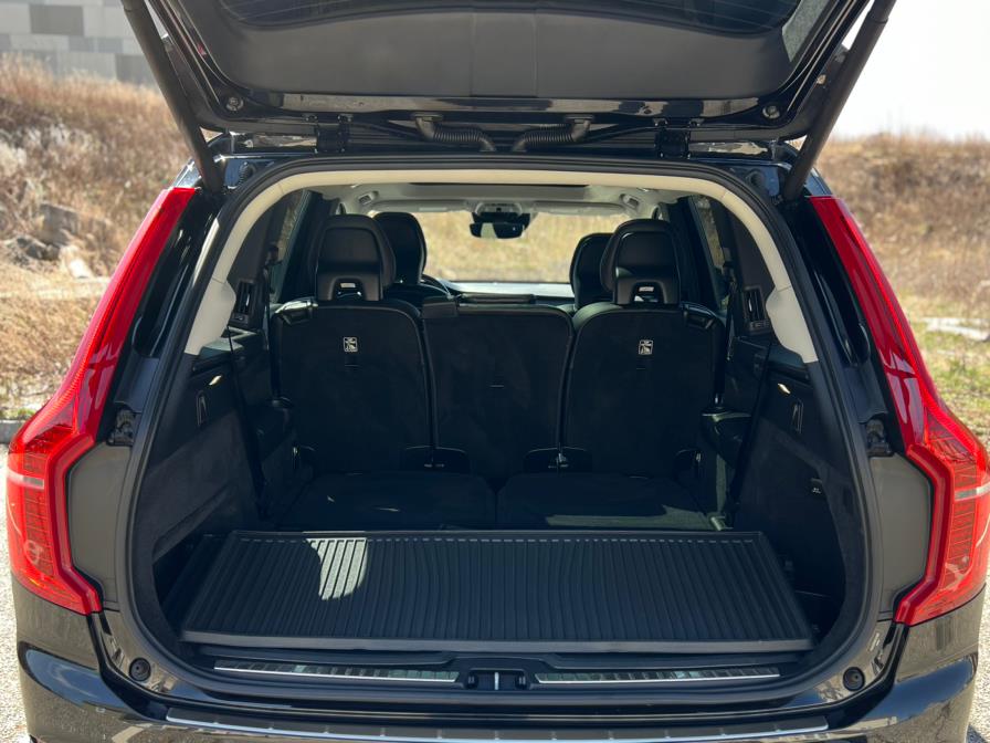 2019 Volvo XC90 T6 AWD Momentum photo