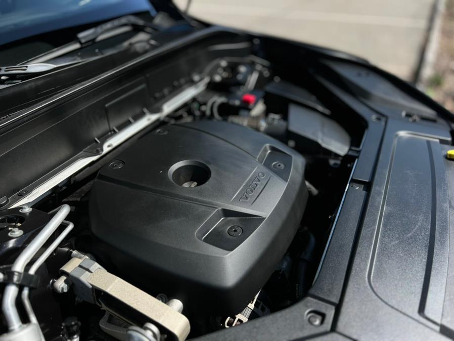 2019 Volvo XC90 T6 AWD Momentum photo