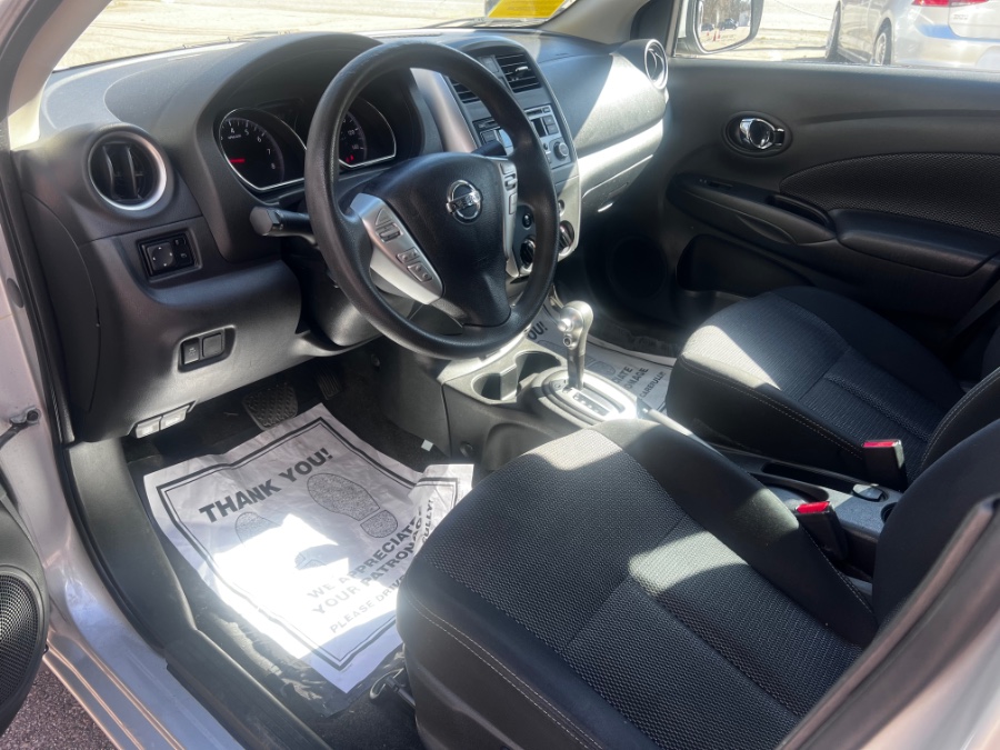2017 Nissan VERSA SEDAN SV CVT photo