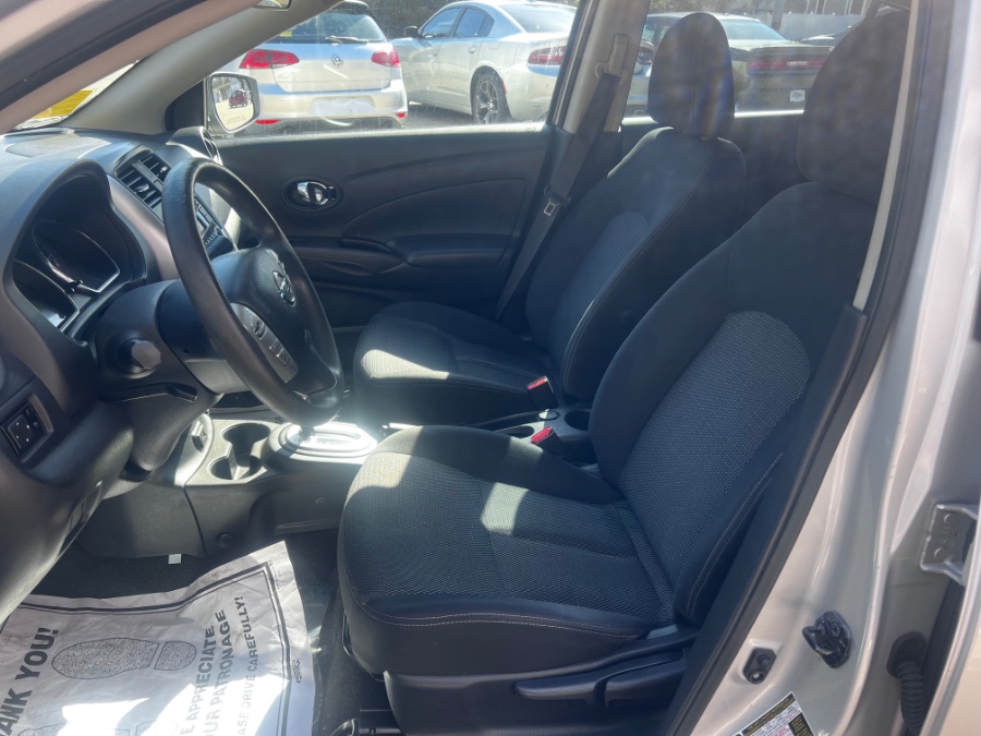 2017 Nissan VERSA SEDAN SV CVT photo