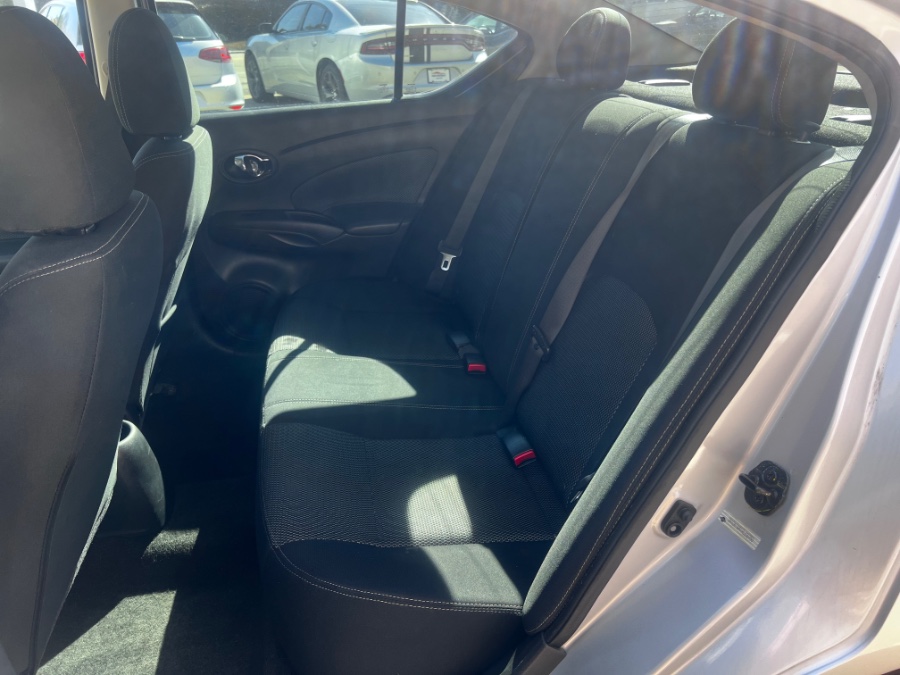 2017 Nissan VERSA SEDAN SV CVT photo