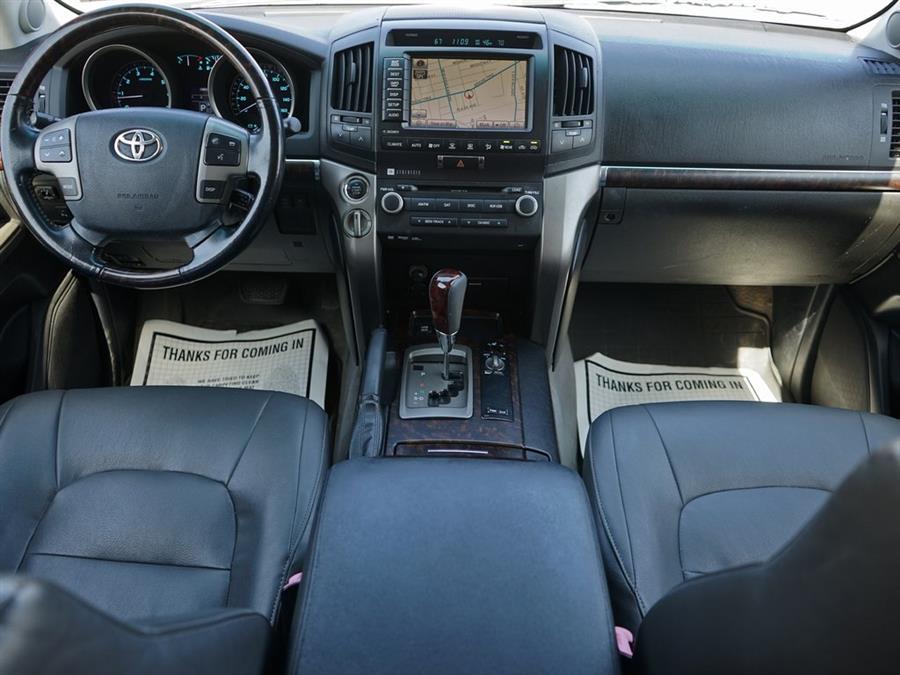 2011 Toyota Land Cruiser photo