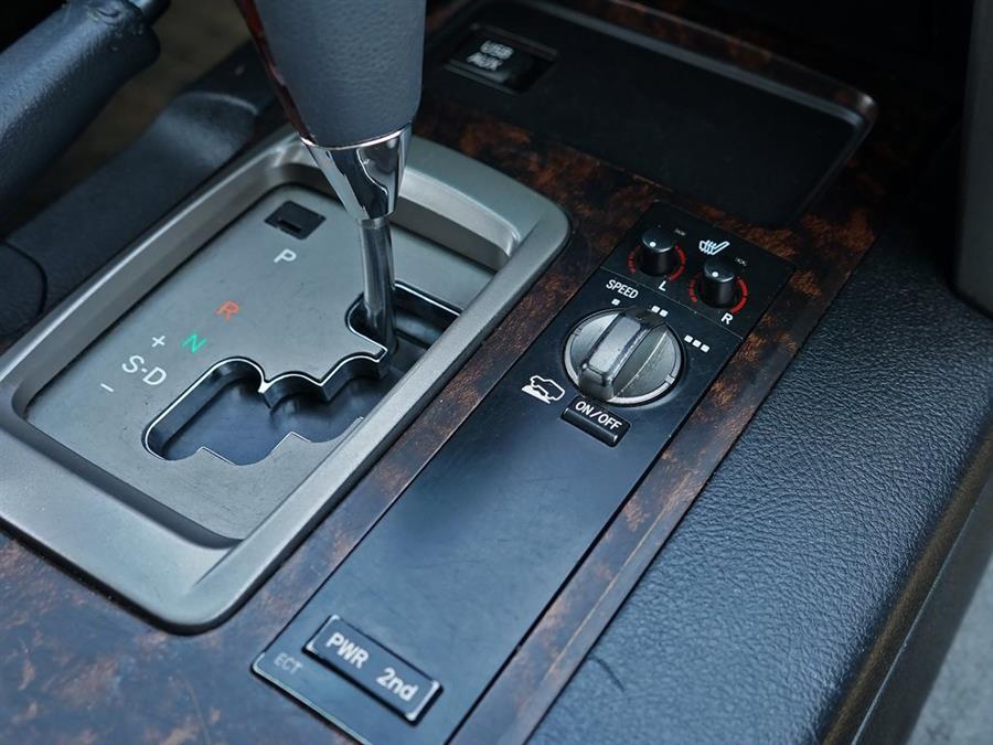 2011 Toyota Land Cruiser photo