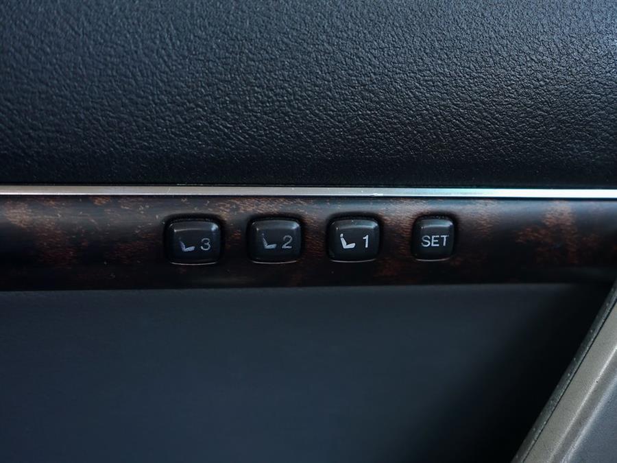 2011 Toyota Land Cruiser photo