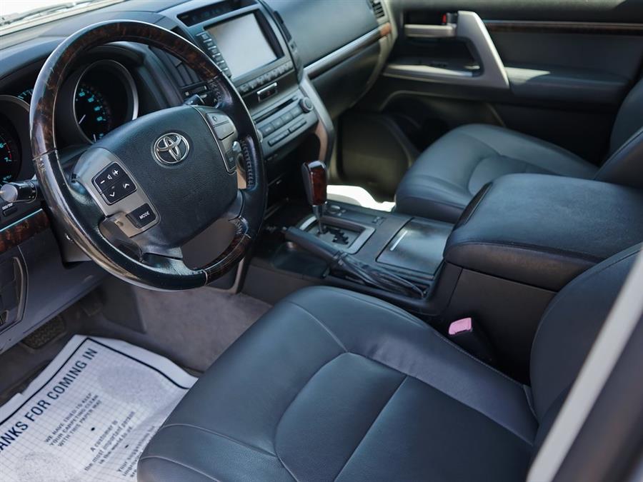 2011 Toyota Land Cruiser photo