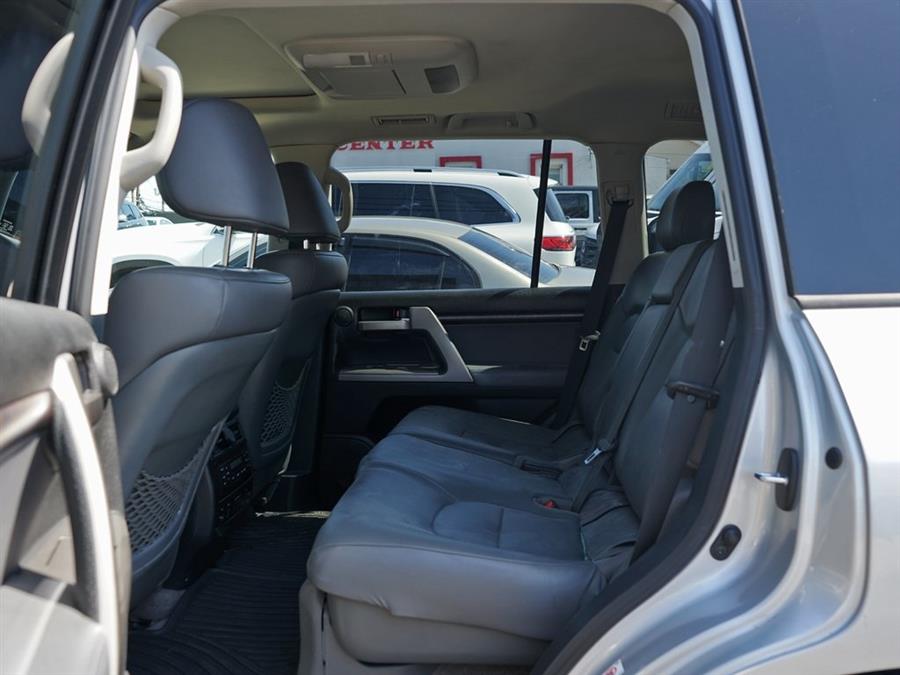 2011 Toyota Land Cruiser photo