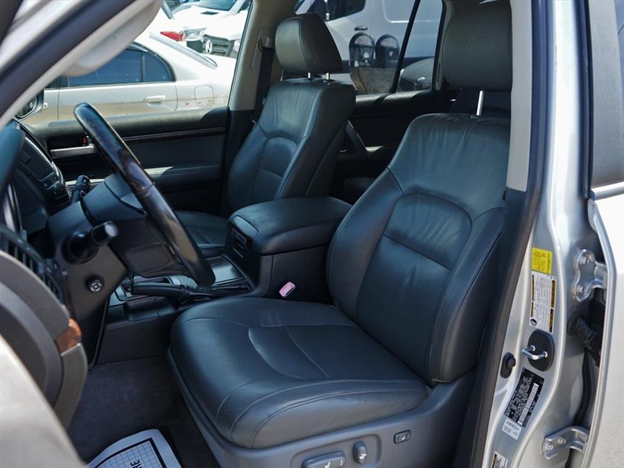 2011 Toyota Land Cruiser photo