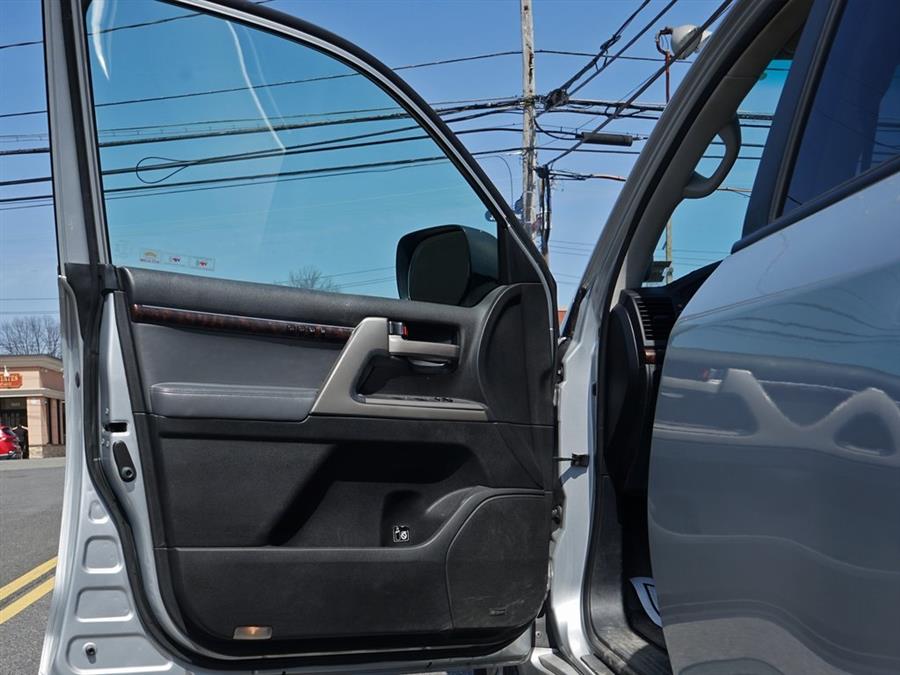 2011 Toyota Land Cruiser photo