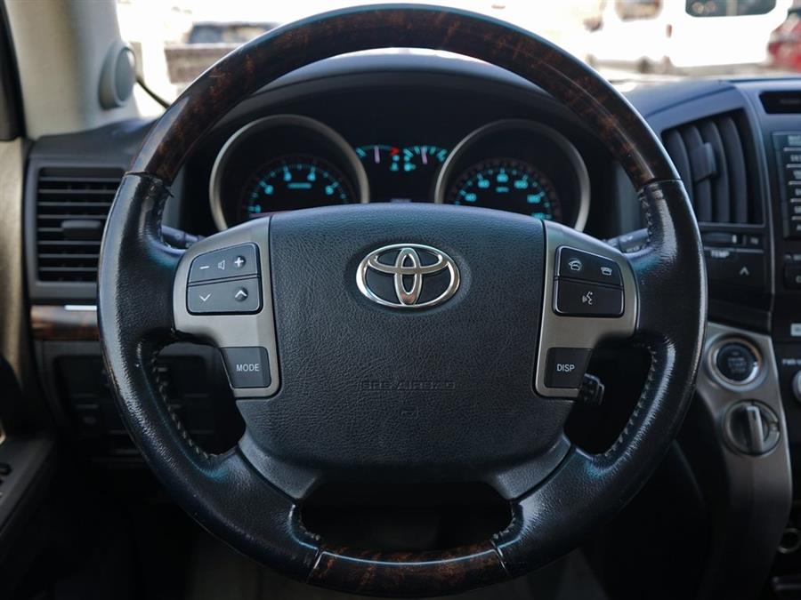 2011 Toyota Land Cruiser photo