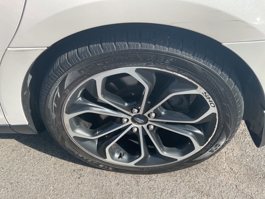 2015 Ford Taurus 4dr Sdn SHO AWD photo