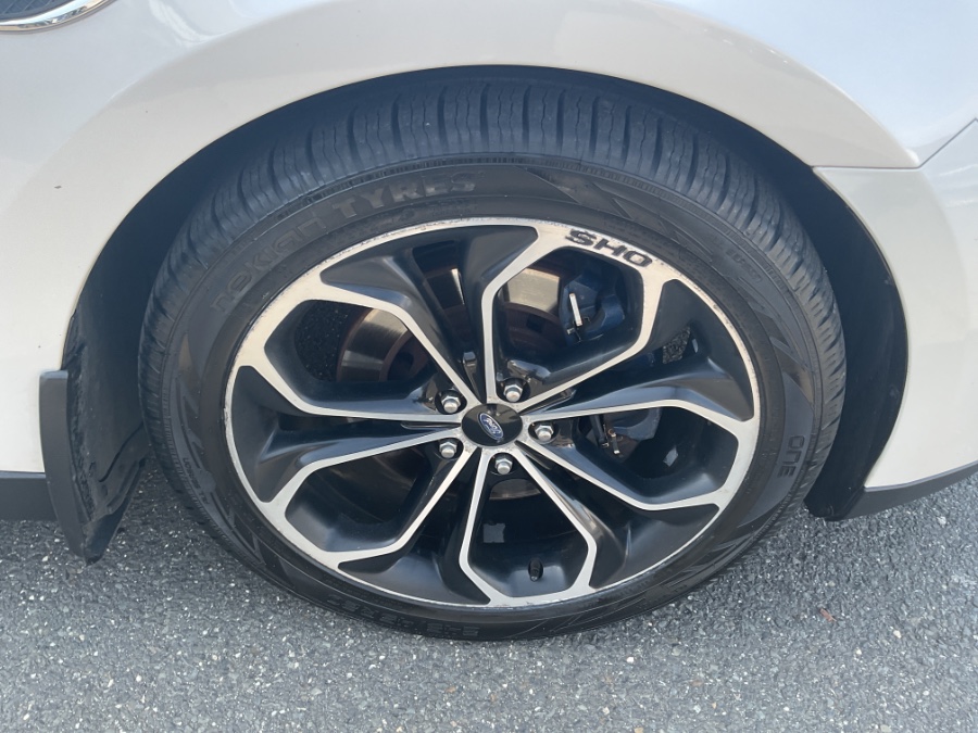 2015 Ford Taurus 4dr Sdn SHO AWD photo