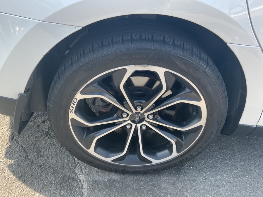 2015 Ford Taurus 4dr Sdn SHO AWD photo