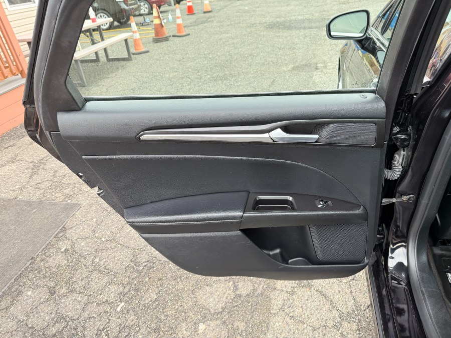2019 Ford Fusion Energi Titanium FWD photo