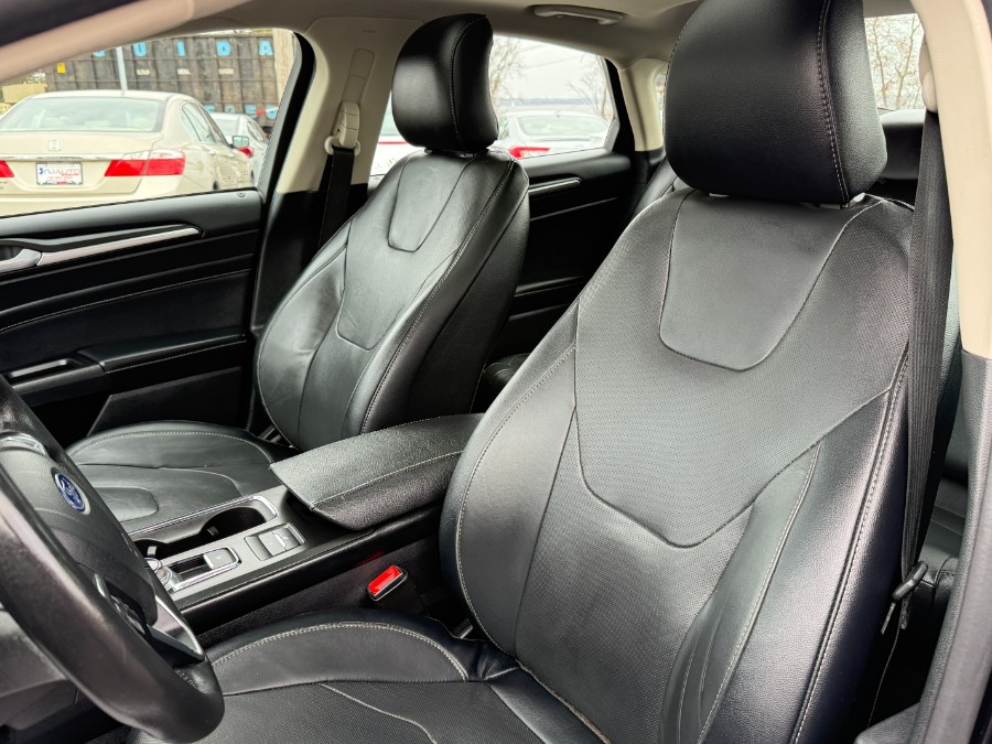 2019 Ford Fusion Energi Titanium FWD photo