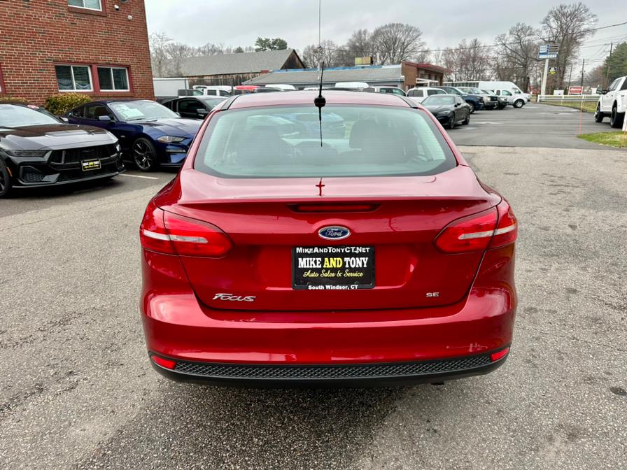 2017 Ford Focus SE Sedan photo