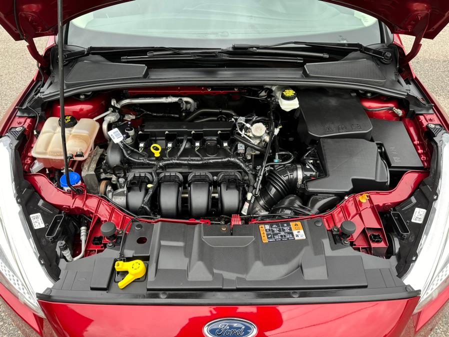 2017 Ford Focus SE Sedan photo