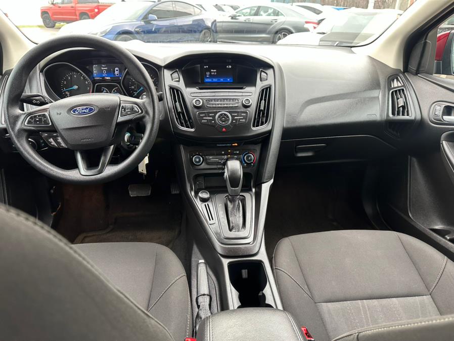 2017 Ford Focus SE Sedan photo