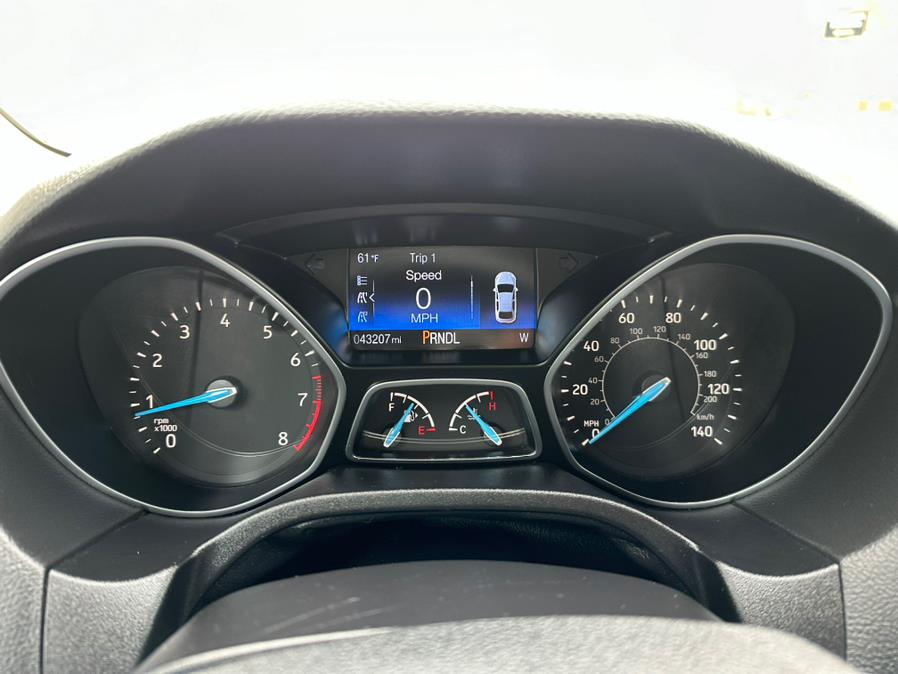 2017 Ford Focus SE Sedan photo
