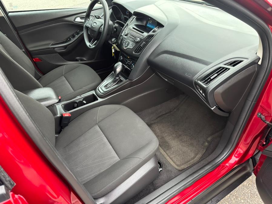 2017 Ford Focus SE Sedan photo