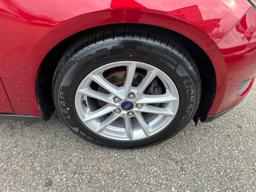 2017 Ford Focus SE Sedan photo