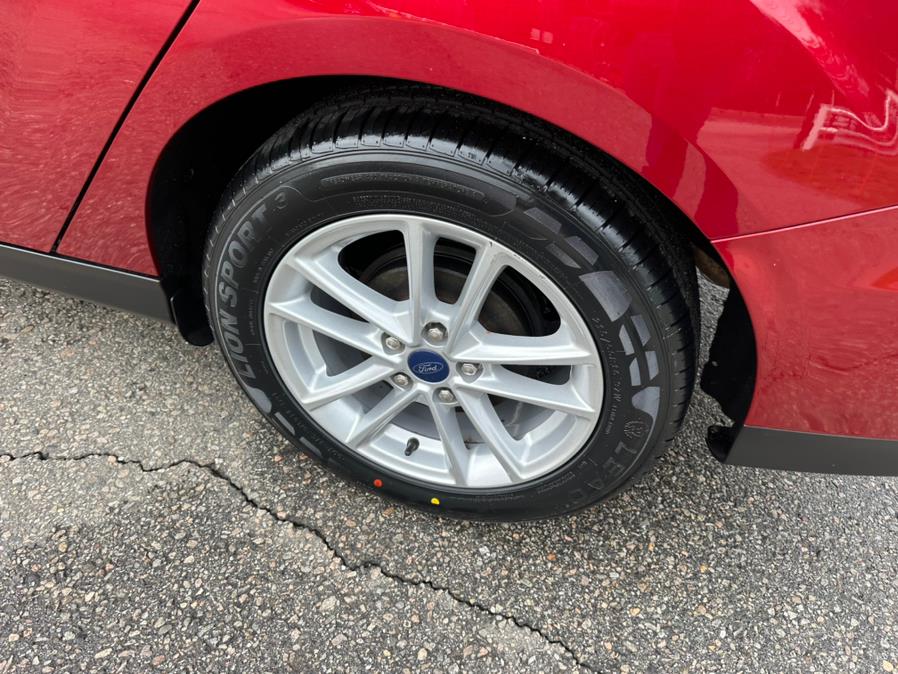 2017 Ford Focus SE Sedan photo