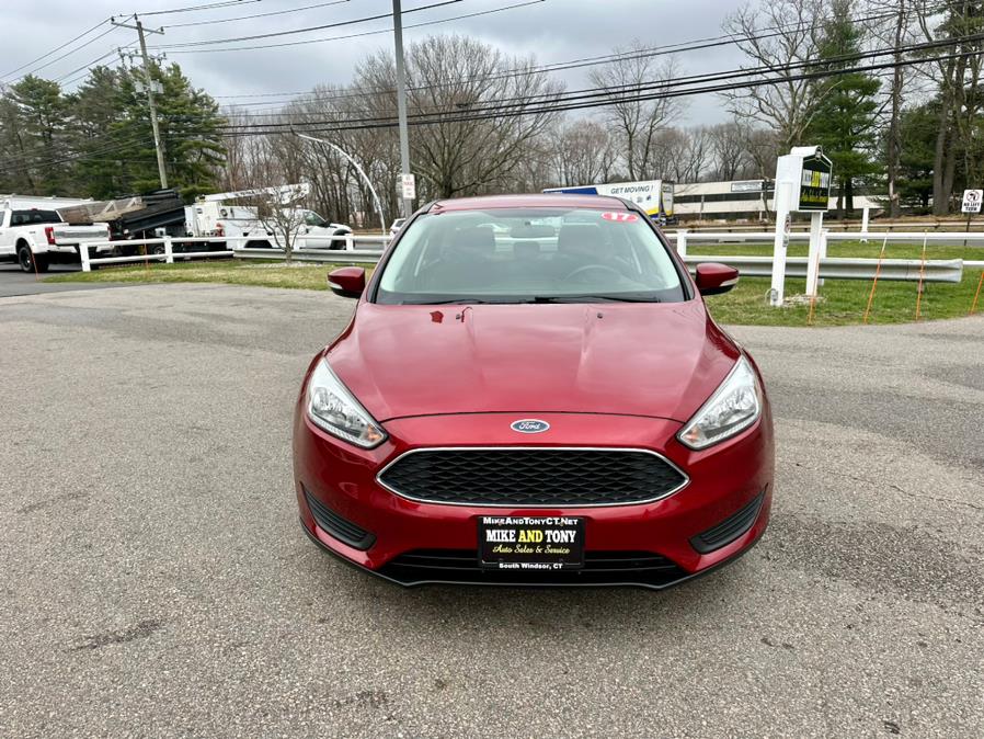 2017 Ford Focus SE Sedan photo