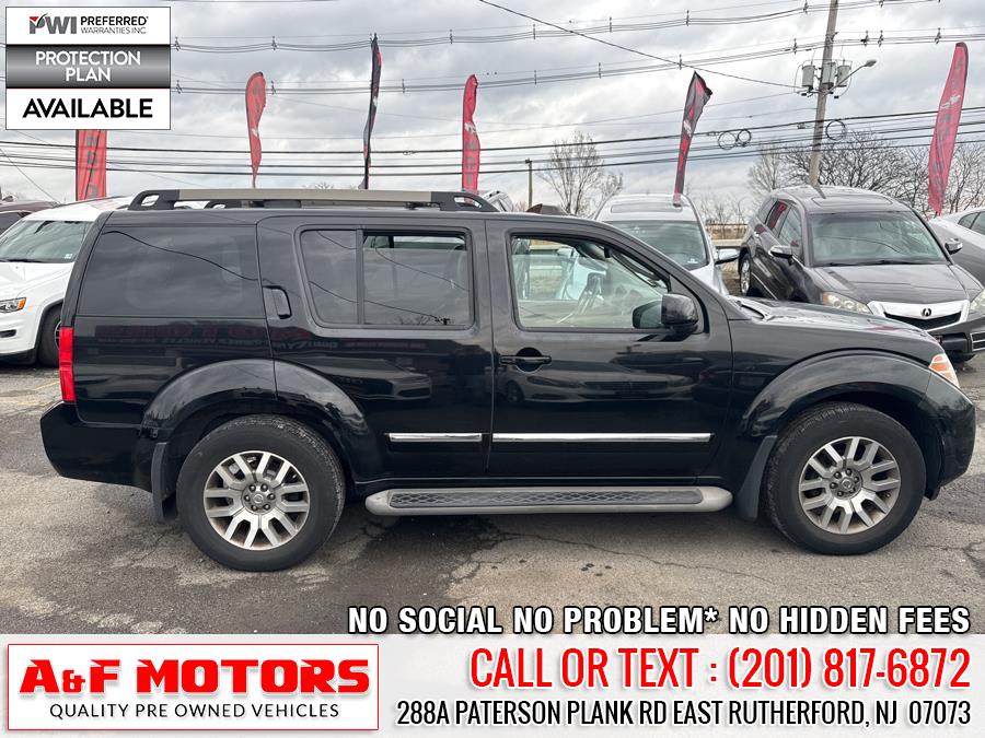 2012 Nissan Pathfinder S photo