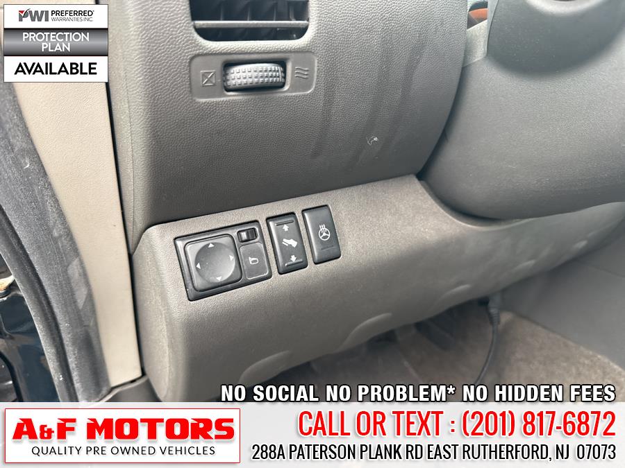2012 Nissan Pathfinder S photo