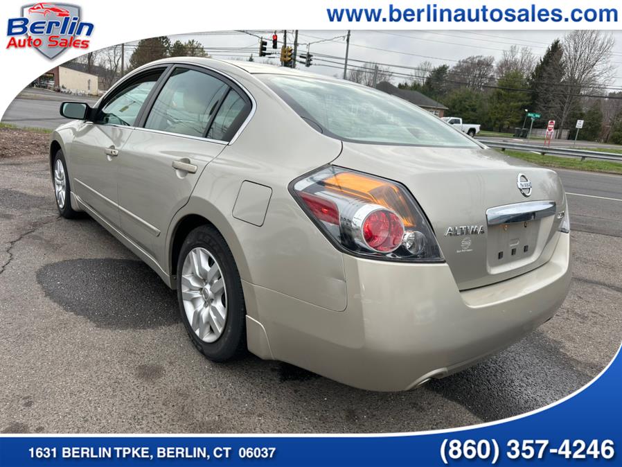 2010 Nissan Altima 2.5 photo
