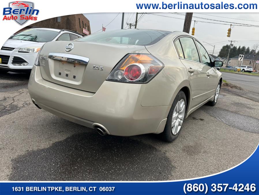 2010 Nissan Altima 2.5 photo