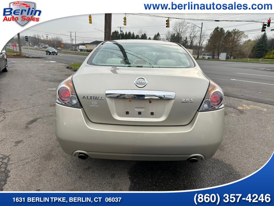 2010 Nissan Altima 2.5 photo