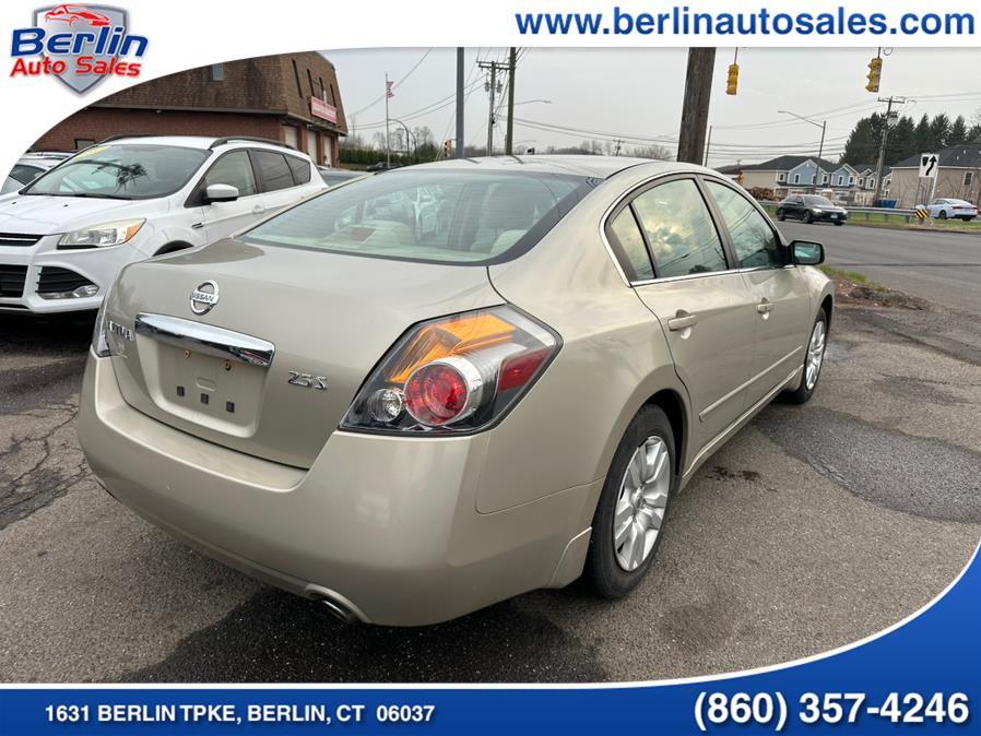 2010 Nissan Altima 2.5 photo